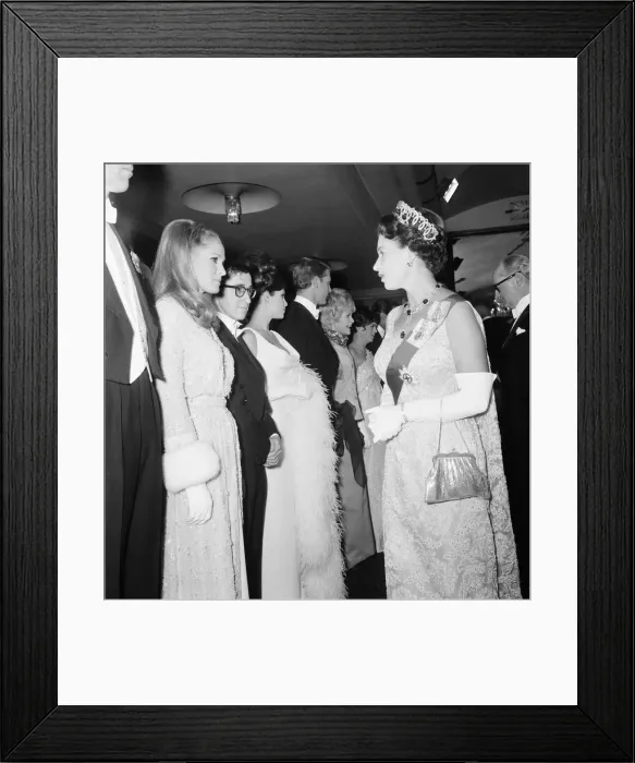 Framed Print : Born Free 1966, Royal Film Performance, The Odeon, Leicester Square, London