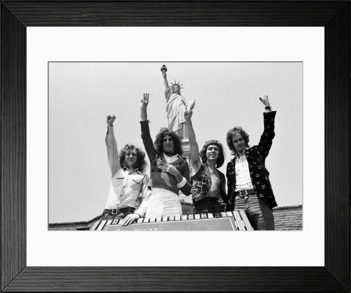 Framed Print : One of Britains top pop groups Slade are pictured on their way to visit the Statue Framed Print : One of Britains top pop groups Slade are pictured on their way to visit the Statue