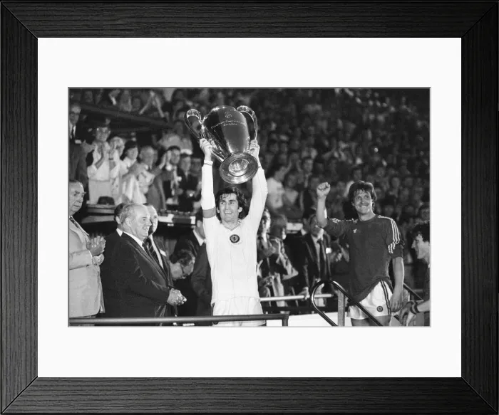 Framed Print : Aston Villa 1-0 Bayern Munich, European Cup Final match at the De Kuip, Rotterdam Framed Print : Aston Villa 1-0 Bayern Munich, European Cup Final match at the De Kuip, Rotterdam