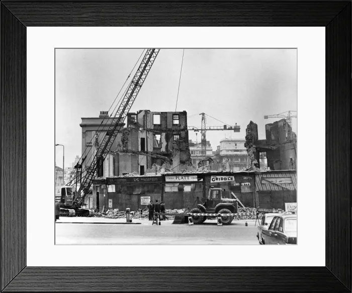 Framed Print : The last section of old buildings in Lime Street involved in the Ravenseft redevelopment