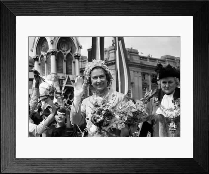 Framed Print : Queen Elizabeth II visiting Birmingham during her Silver Jubilee tour. West Midlands Framed Print : Queen Elizabeth II visiting Birmingham during her Silver Jubilee tour. West Midlands