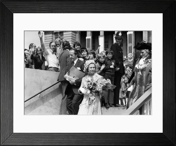 Framed Print : Queen Elizabeth II visiting Birmingham during her Silver Jubilee tour. West Midlands Framed Print : Queen Elizabeth II visiting Birmingham during her Silver Jubilee tour. West Midlands
