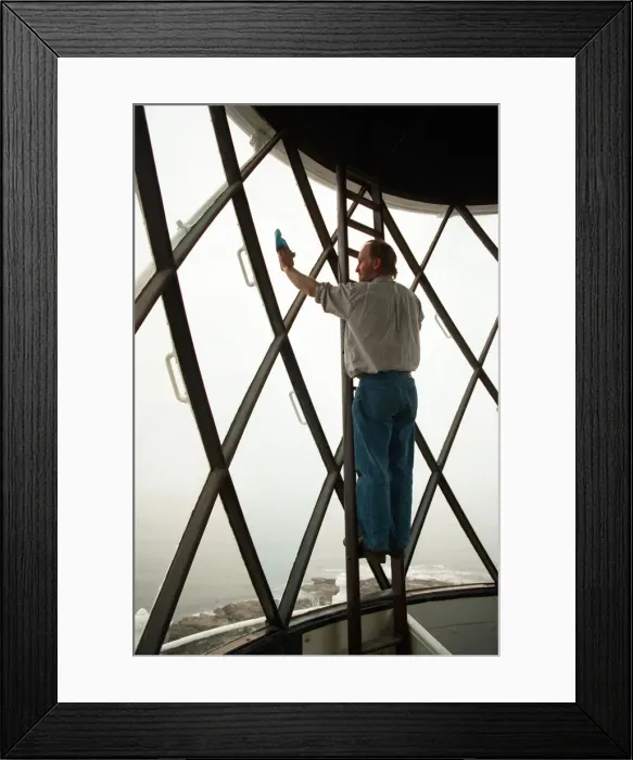 Framed Print : Spring clean weekend at St Marys Lighthouse in Whitley Bay