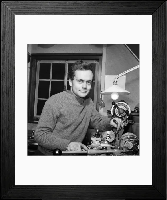 Framed Print : Mr Robin Freeman, winner of the Daily Mirror Millionaires competition Framed Print : Mr Robin Freeman, winner of the Daily Mirror Millionaires competition