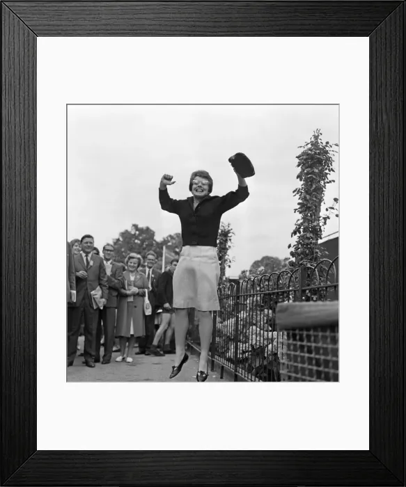 Framed Print : Wimbledon Tennis, Ladies day. Pictured, Billie Jean Moffitt (later King)