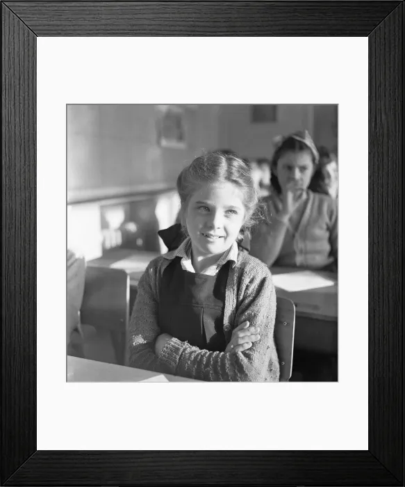 Framed Print : Overcrowded classes at the Mardyke Primary School in South Ockendon