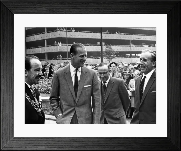 Framed Print : Prince Philip, Duke of Edinburgh, opens the Birmingham Bull Ring Centre, West Midlands Framed Print : Prince Philip, Duke of Edinburgh, opens the Birmingham Bull Ring Centre, West Midlands