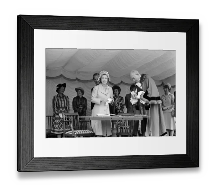 Framed Print : Queen Elizabeth II during her visit to Solihull, the West Midlands for her Silver Jubilee Framed Print : Queen Elizabeth II during her visit to Solihull, the West Midlands for her Silver Jubilee