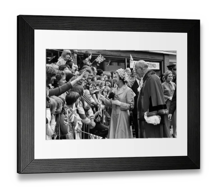 Framed Print : Queen Elizabeth II during her visit to Solihull, the West Midlands for her Silver Jubilee Framed Print : Queen Elizabeth II during her visit to Solihull, the West Midlands for her Silver Jubilee