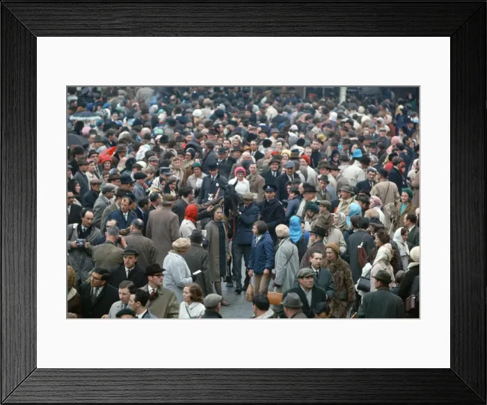 Framed Print : Grand National Horserace held at Aintree, Liverpool. The winner Foinavon is
