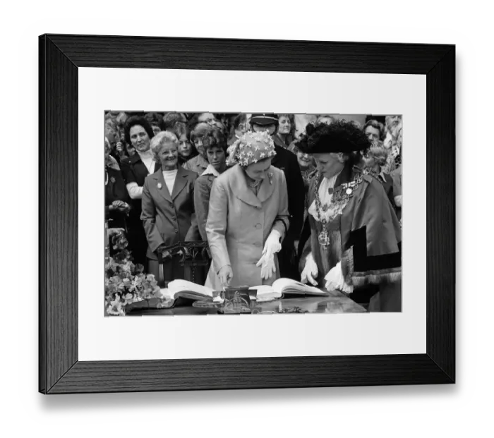 Framed Print : Queen Elizabeth II visiting Birmingham during her Silver Jubilee tour. West Midlands Framed Print : Queen Elizabeth II visiting Birmingham during her Silver Jubilee tour. West Midlands