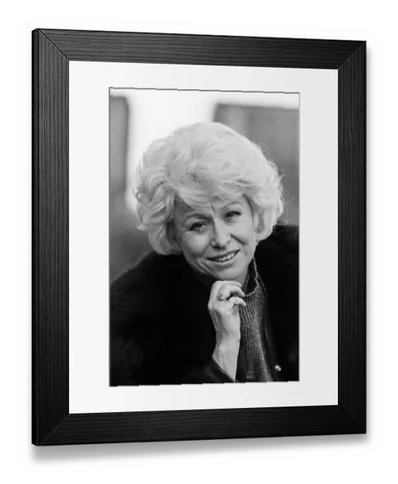 Framed Print : Actress Barbara Windsor. 8th December 1987 Framed Print : Actress Barbara Windsor. 8th December 1987