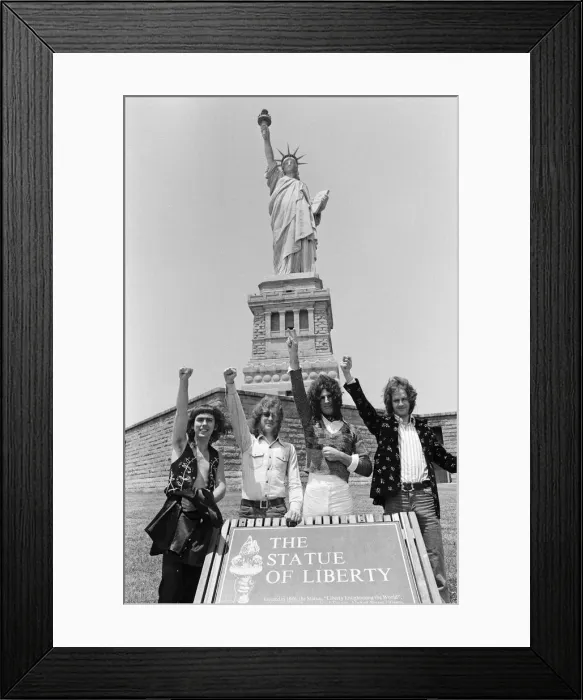 Framed Print : One of Britains top pop groups Slade are pictured on their way to visit the Statue Framed Print : One of Britains top pop groups Slade are pictured on their way to visit the Statue