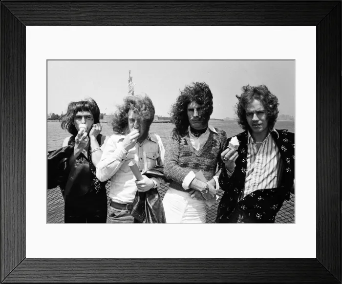 Framed Print : One of Britains top pop groups Slade are pictured on their way to visit the Statue Framed Print : One of Britains top pop groups Slade are pictured on their way to visit the Statue