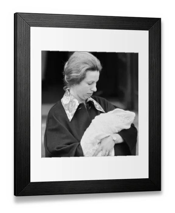 Framed Print : Her Royal Highness Anne leaves St Marys Hospital in Paddington Framed Print : Her Royal Highness Anne leaves St Marys Hospital in Paddington