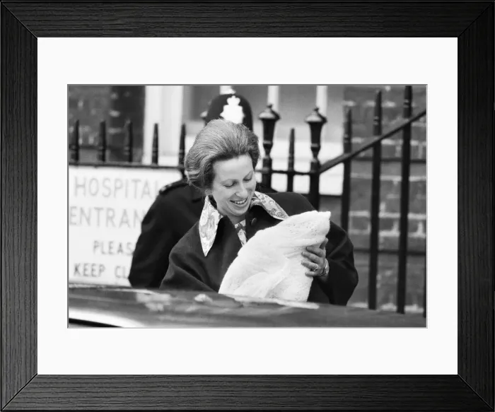 Framed Print : Her Royal Highness Anne leaves St Marys Hospital in Paddington Framed Print : Her Royal Highness Anne leaves St Marys Hospital in Paddington