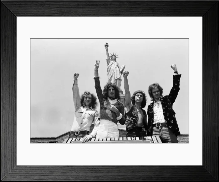 Framed Print : One of Britains top pop groups Slade are pictured on their way to visit the Statue Framed Print : One of Britains top pop groups Slade are pictured on their way to visit the Statue