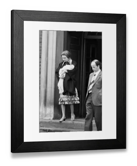 Framed Print : Her Royal Highness Anne leaves St Marys Hospital in Paddington Framed Print : Her Royal Highness Anne leaves St Marys Hospital in Paddington