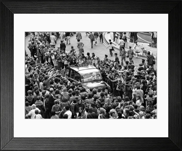 Framed Print : Queen Elizabeth II during her visit to Birmingham during her Silver Jubilee tour Framed Print : Queen Elizabeth II during her visit to Birmingham during her Silver Jubilee tour
