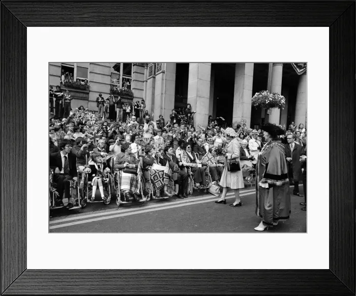 Framed Print : Queen Elizabeth II visiting Birmingham during her Silver Jubilee tour. West Midlands Framed Print : Queen Elizabeth II visiting Birmingham during her Silver Jubilee tour. West Midlands