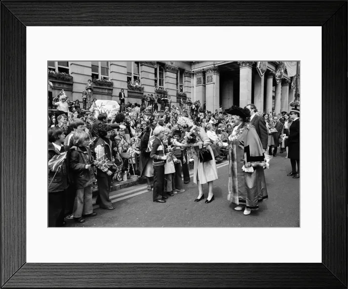 Framed Print : Queen Elizabeth II visiting Birmingham during her Silver Jubilee tour. West Midlands Framed Print : Queen Elizabeth II visiting Birmingham during her Silver Jubilee tour. West Midlands