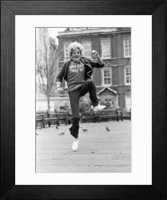 Framed Print : Barry Humphries in character as Dame Edna Everage in London. 15th November 1978