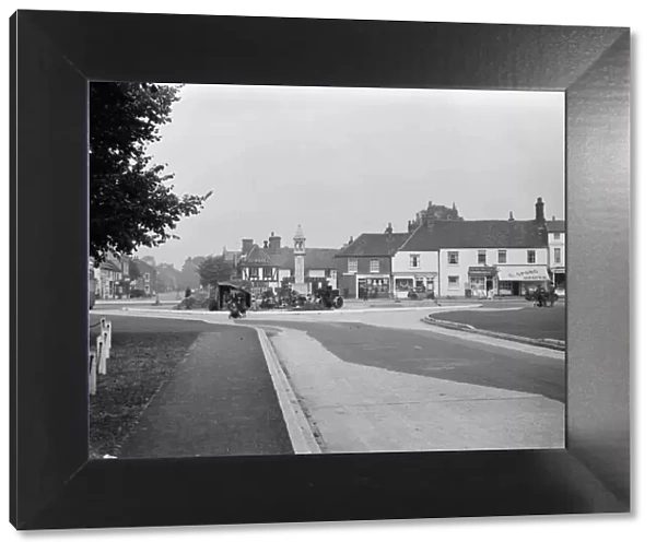 Roundabout, old town, Beaconsfield. Circa 1936