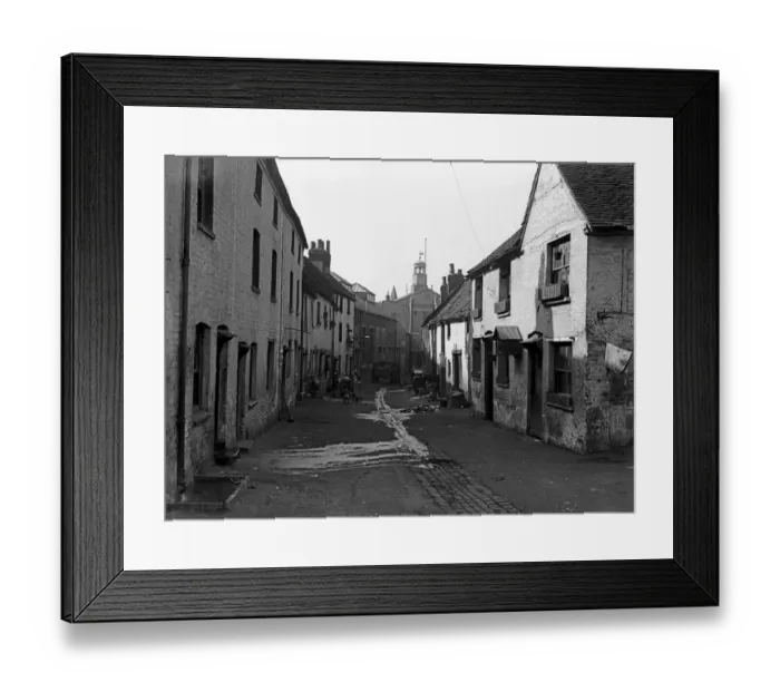 Framed Print : Bell Yard, Uxbridge Circa 1935
