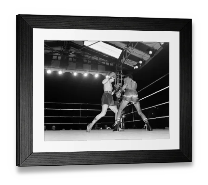 Framed Print : Barry McGuigan vs Eusebio Pedroza at Queens Park Rangers football stadium, Loftus Road Framed Print : Barry McGuigan vs Eusebio Pedroza at Queens Park Rangers football stadium, Loftus Road