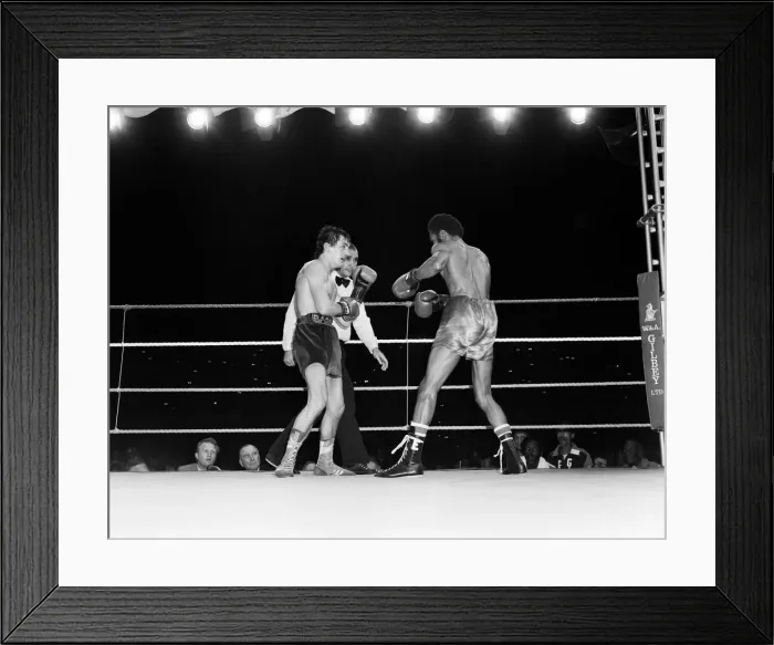 Framed Print : Barry McGuigan vs Eusebio Pedroza at Queens Park Rangers football stadium, Loftus Road