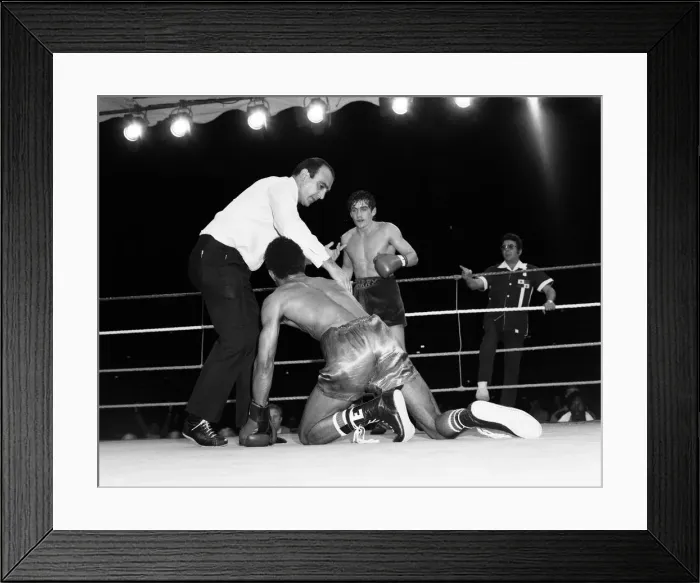 Framed Print : Barry McGuigan vs Eusebio Pedroza at Queens Park Rangers football stadium, Loftus Road Framed Print : Barry McGuigan vs Eusebio Pedroza at Queens Park Rangers football stadium, Loftus Road