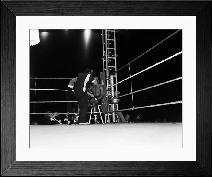 Framed Print : Barry McGuigan vs Eusebio Pedroza at Queens Park Rangers football stadium, Loftus Road Framed Print : Barry McGuigan vs Eusebio Pedroza at Queens Park Rangers football stadium, Loftus Road