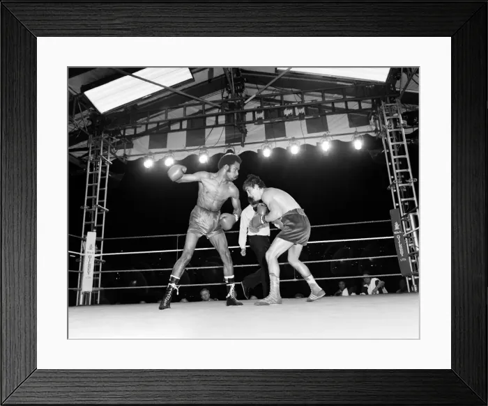 Framed Print : Barry McGuigan vs Eusebio Pedroza at Queens Park Rangers football stadium, Loftus Road Framed Print : Barry McGuigan vs Eusebio Pedroza at Queens Park Rangers football stadium, Loftus Road