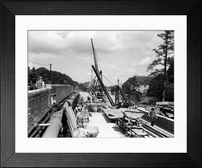 Framed Print : Colne Bridge rebuilding, Uxbridge 1936