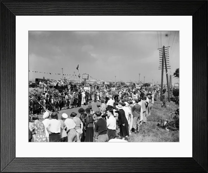 Framed Print : King George VI and family royal visit to Uxbridge 1936 Framed Print : King George VI and family royal visit to Uxbridge 1936