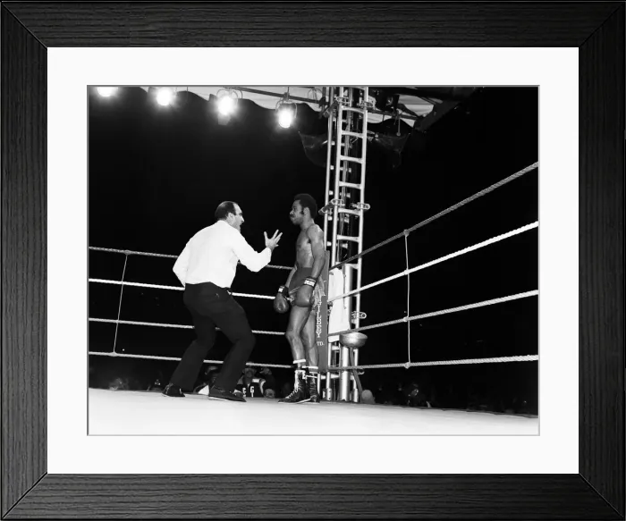 Framed Print : Barry McGuigan vs Eusebio Pedroza at Queens Park Rangers football stadium, Loftus Road Framed Print : Barry McGuigan vs Eusebio Pedroza at Queens Park Rangers football stadium, Loftus Road