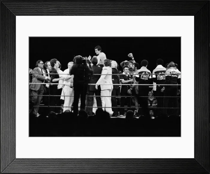Framed Print : Barry McGuigan vs Eusebio Pedroza at Queens Park Rangers football stadium, Loftus Road Framed Print : Barry McGuigan vs Eusebio Pedroza at Queens Park Rangers football stadium, Loftus Road