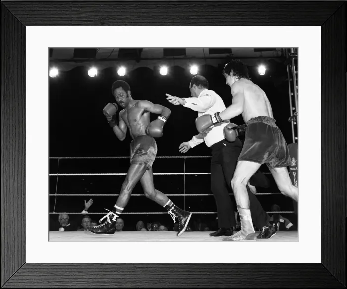 Framed Print : Barry McGuigan vs Eusebio Pedroza at Queens Park Rangers football stadium, Loftus Road Framed Print : Barry McGuigan vs Eusebio Pedroza at Queens Park Rangers football stadium, Loftus Road