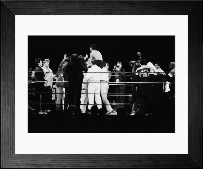Framed Print : Barry McGuigan vs Eusebio Pedroza at Queens Park Rangers football stadium, Loftus Road Framed Print : Barry McGuigan vs Eusebio Pedroza at Queens Park Rangers football stadium, Loftus Road