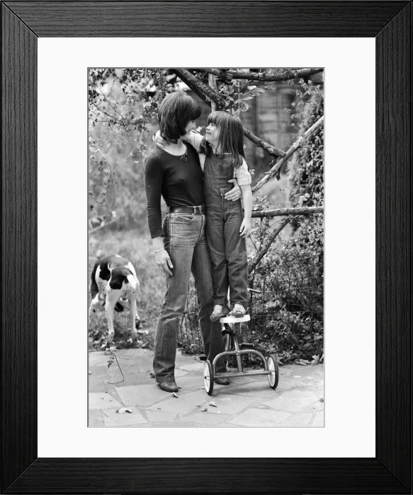Framed Print : Actress Judy Loe with her daughter Katie Beckinsale. 5th October 1979 Framed Print : Actress Judy Loe with her daughter Katie Beckinsale. 5th October 1979