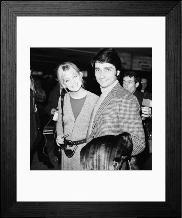 Framed Print : Goldie Hawn, American actress with husband Gus Trikonis, at London Heathrow Airport Framed Print : Goldie Hawn, American actress with husband Gus Trikonis, at London Heathrow Airport
