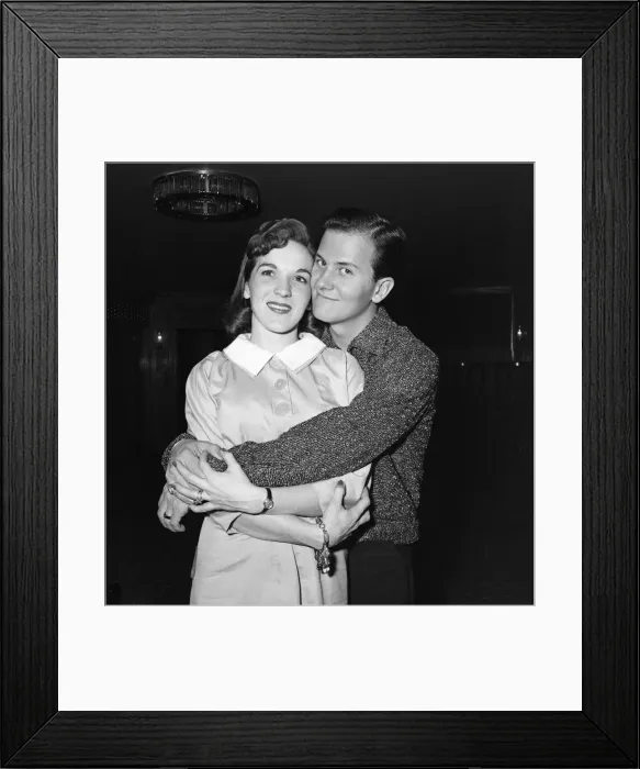 Framed Print : American singer Pat Boone and his wife Shirley pictured a the Dorchester Hotel were they