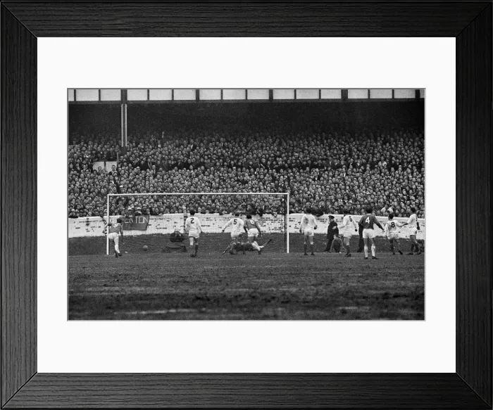 Framed Print : FA Cup Fifth Round match at Goodison Park. Everton 2 v Tranmere Rovers 0 Framed Print : FA Cup Fifth Round match at Goodison Park. Everton 2 v Tranmere Rovers 0