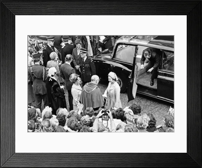 Framed Print : Queen Elizabeth II during her visit to Solihull during her Silver Jubilee tour Framed Print : Queen Elizabeth II during her visit to Solihull during her Silver Jubilee tour