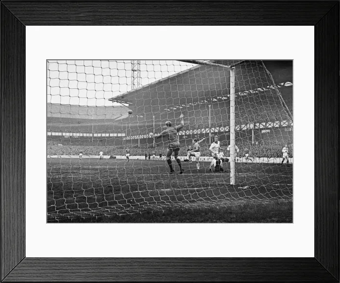 Framed Print : FA Cup Fifth Round match at Goodison Park. Everton 2 v Tranmere Rovers 0 Framed Print : FA Cup Fifth Round match at Goodison Park. Everton 2 v Tranmere Rovers 0