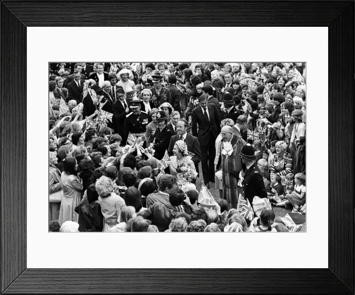 Framed Print : Queen Elizabeth II during her visit to Solihull during her Silver Jubilee tour Framed Print : Queen Elizabeth II during her visit to Solihull during her Silver Jubilee tour