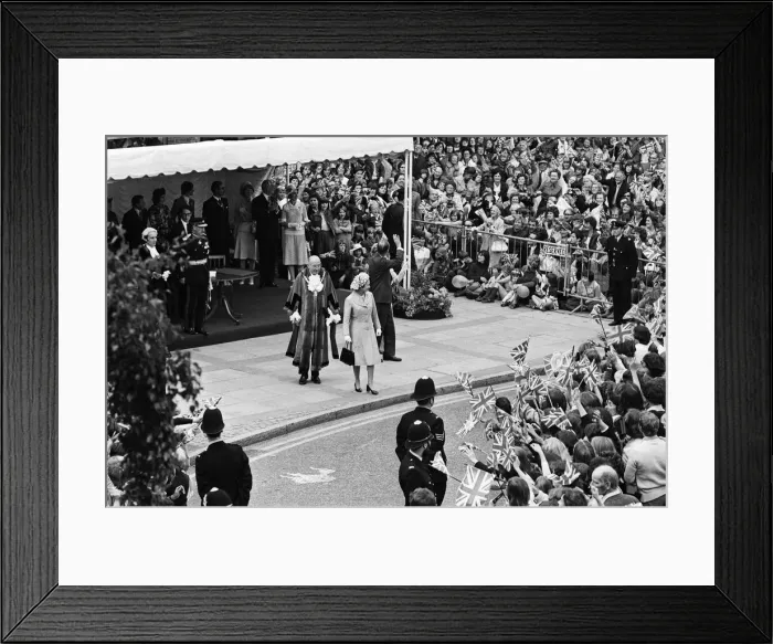 Framed Print : Queen Elizabeth II during her visit to Solihull during her Silver Jubilee tour Framed Print : Queen Elizabeth II during her visit to Solihull during her Silver Jubilee tour
