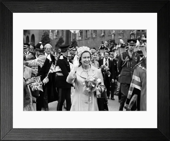 Framed Print : Queen Elizabeth II during her visit to Dudley during her Silver Jubilee tour