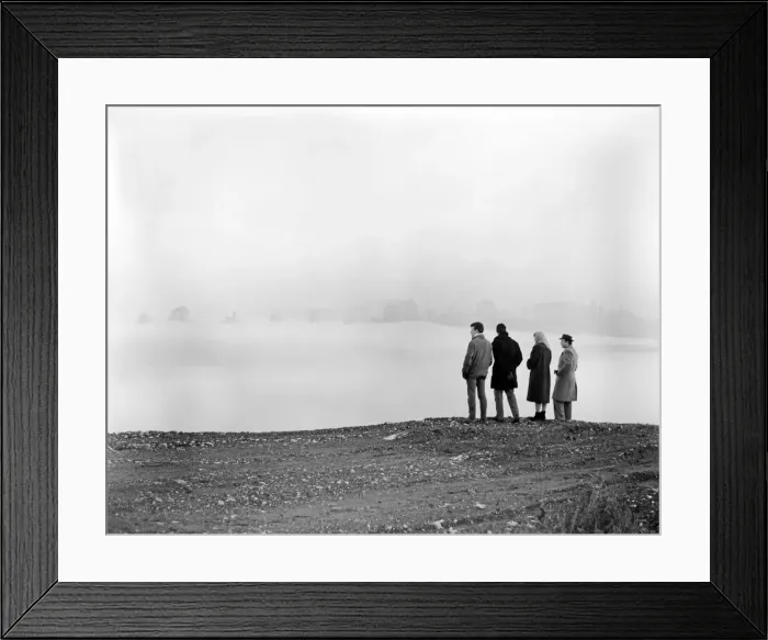 Framed Print : Motorists who had taken two hours to make the 20 mile trip from London