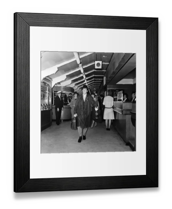 Framed Print : American singer, Pat Boone, had only two minutes to catch his aircraft at London Airport